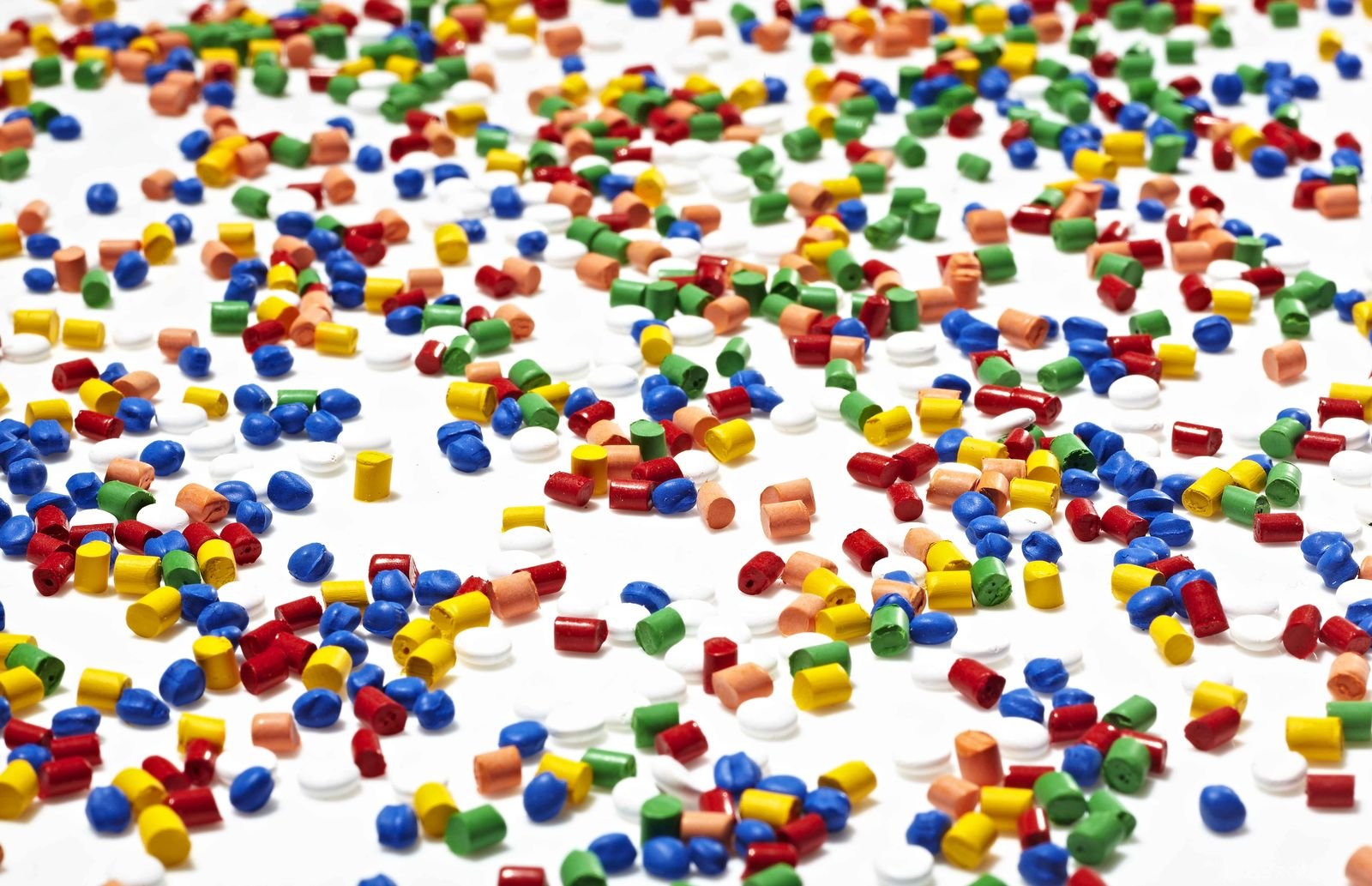 Technische Kunststoffgranulate in verschiedenen Farben